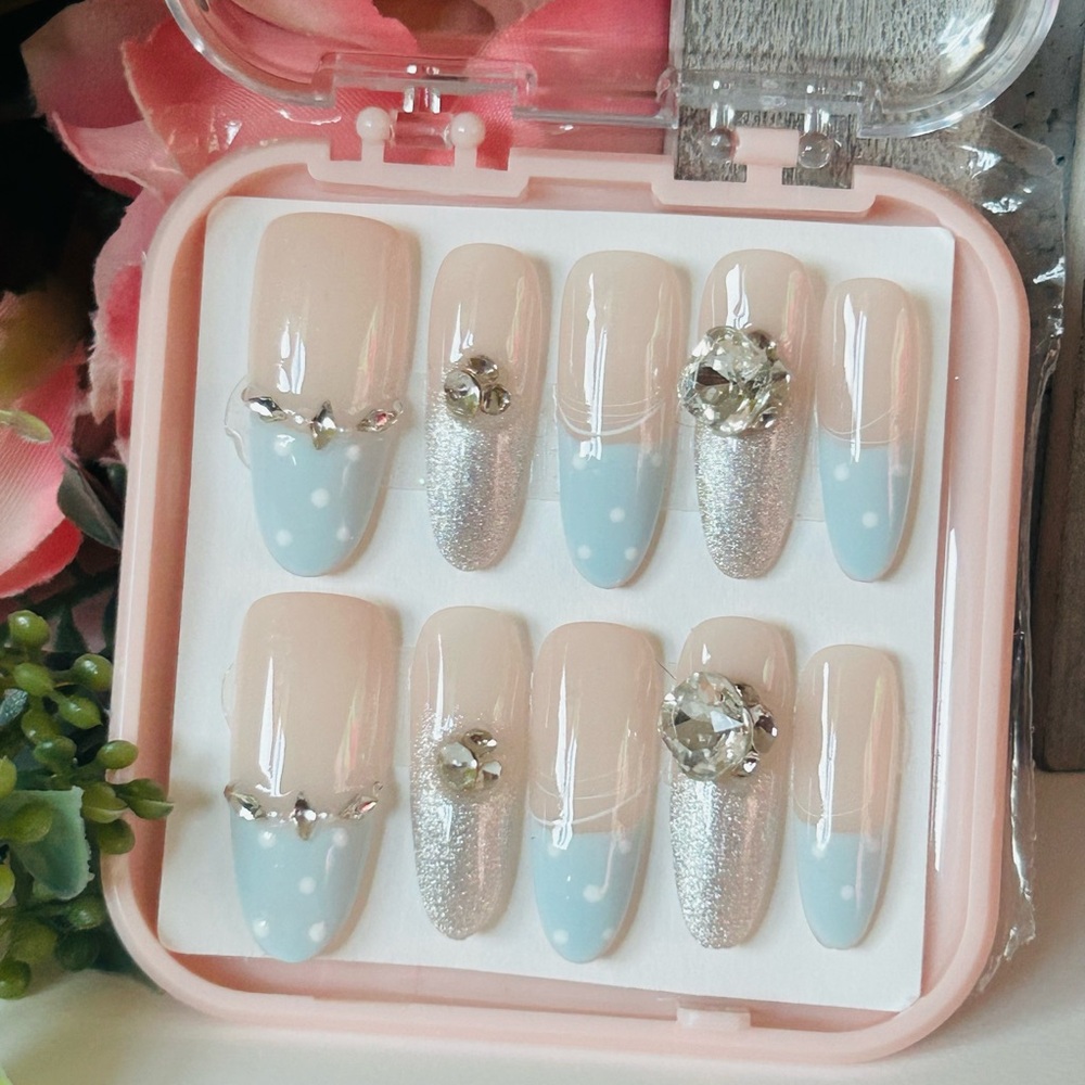 Elegant Blue and Silver Press-On Nails